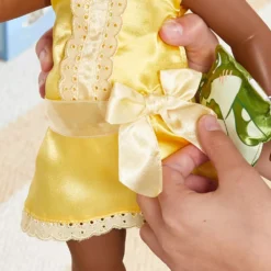 Disney Store Poupée Tiana Disney Animators, La Princesse Et La Grenouille 12 Disney Store Poupée Tiana Disney Animators, La Princesse Et La Grenouille -Magasin De Jouets Branché 460020774778 4