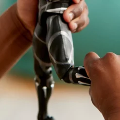 Disney Store Figurine Black Panther Articulée Et Parlante -Magasin De Jouets Branché 461012490928 5